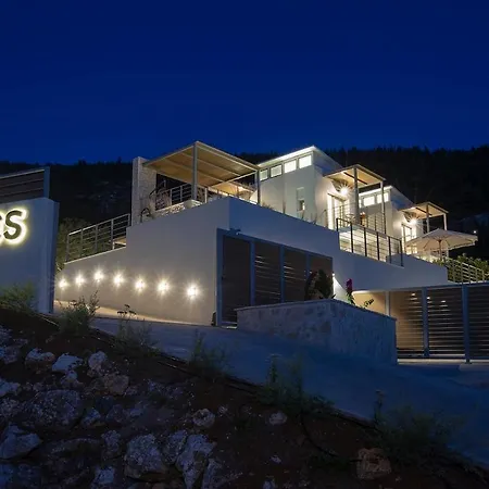 Hyades B A Premier Luxury Getaway Near